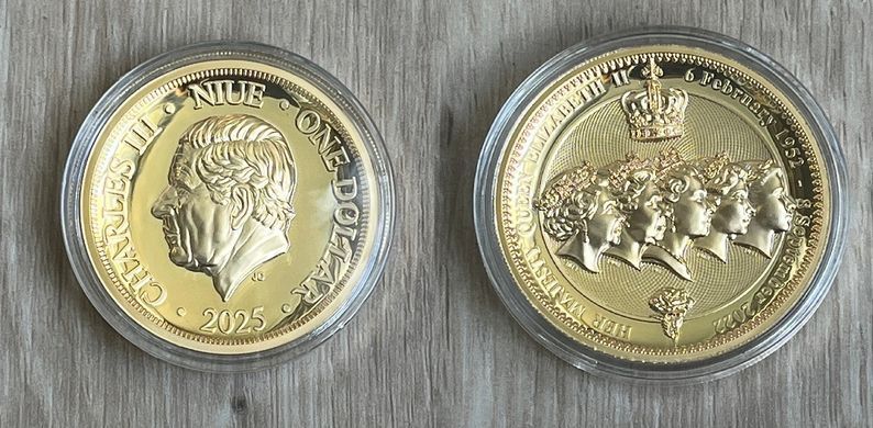 Niue - 1 Dollar 2025 - Portraits of Elizabeth - in capsule - UNC