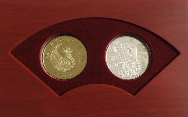 Тайвань - набор 2 монеты 10 + 100 Dollars 2017 - Год петуха - 100 Dollars серебро - comm. - в футляре на магните с коробочкой - Proof