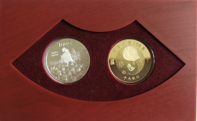Тайвань - набір 2 монети 10+100 Dollars 2019 - Рік свині - 100 Dollars срібло - comm. - у футлярі на магніті з коробочкою - Proof